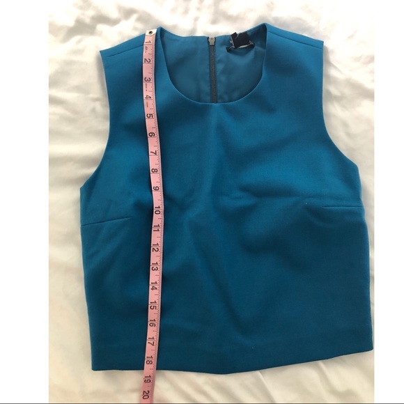 New blue Theory no-sleeve short top - Picture 4 of 4